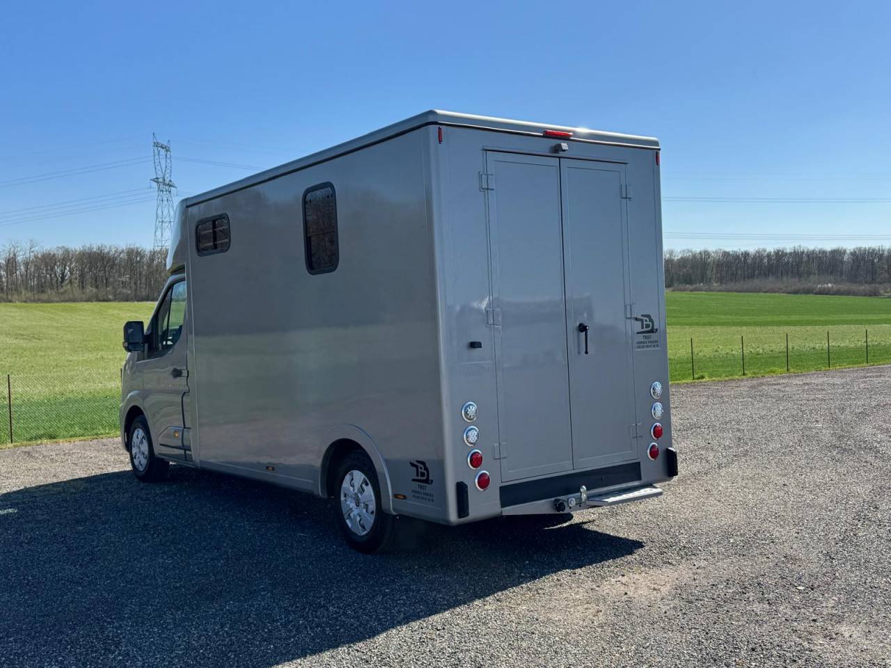 Kleine paardenvrachtwagen (B rijbewijs) TBST Renault Master 2025 Nieuw