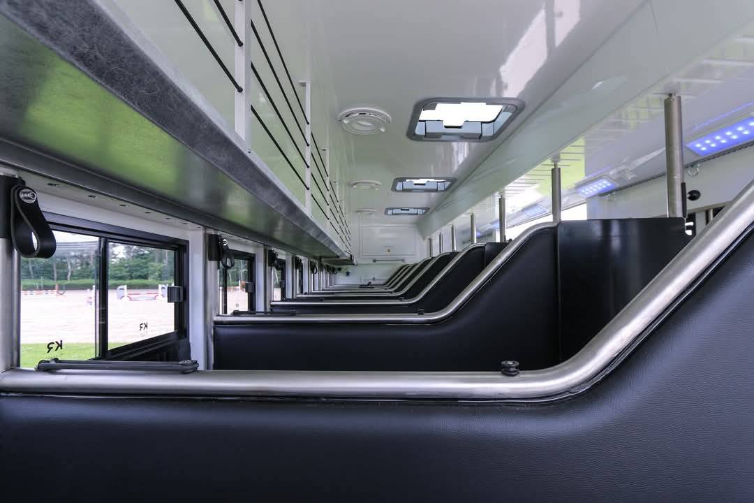 Zware paardenvrachtwagen (groot rijbewijs) Krismar Classicspace 2640 2022 Tweedehands