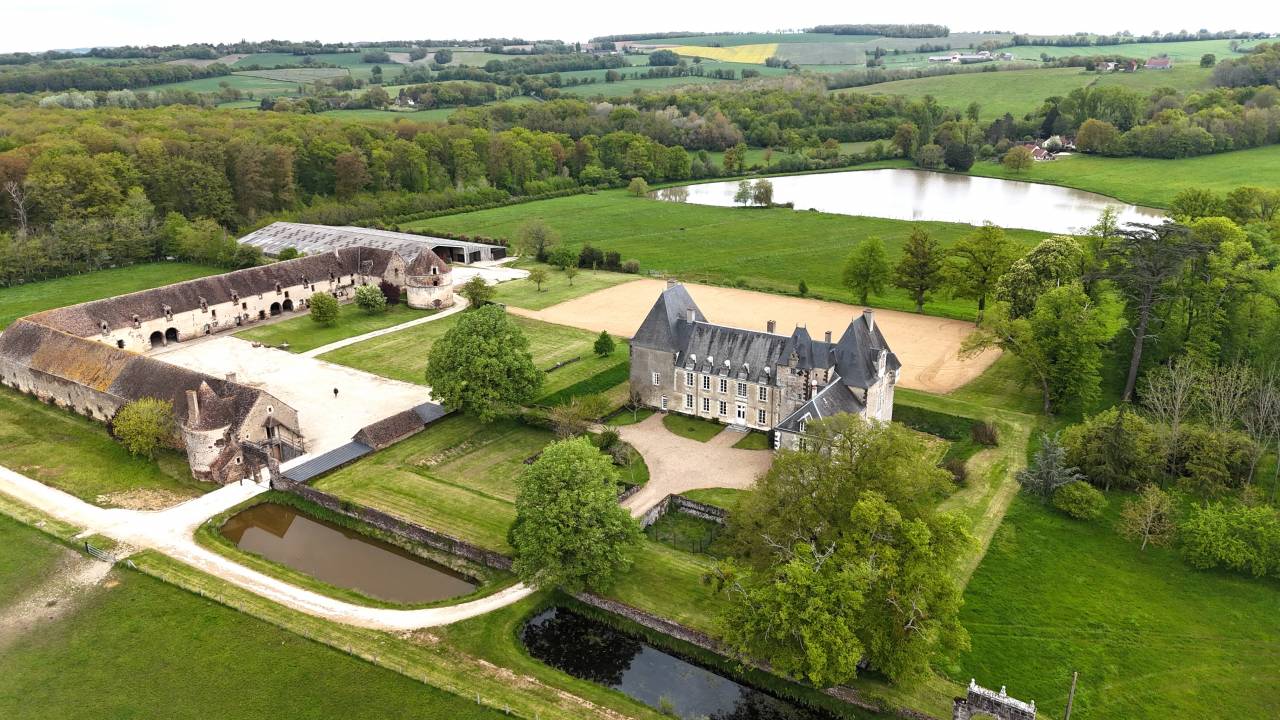 Mooi hippisch vastgoed Koop Cher