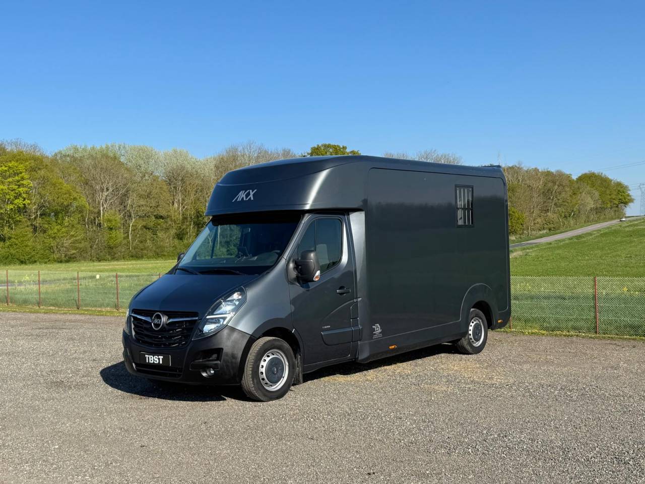 Kleine paardenvrachtwagen (B rijbewijs) AKX Renault 2021 Tweedehands