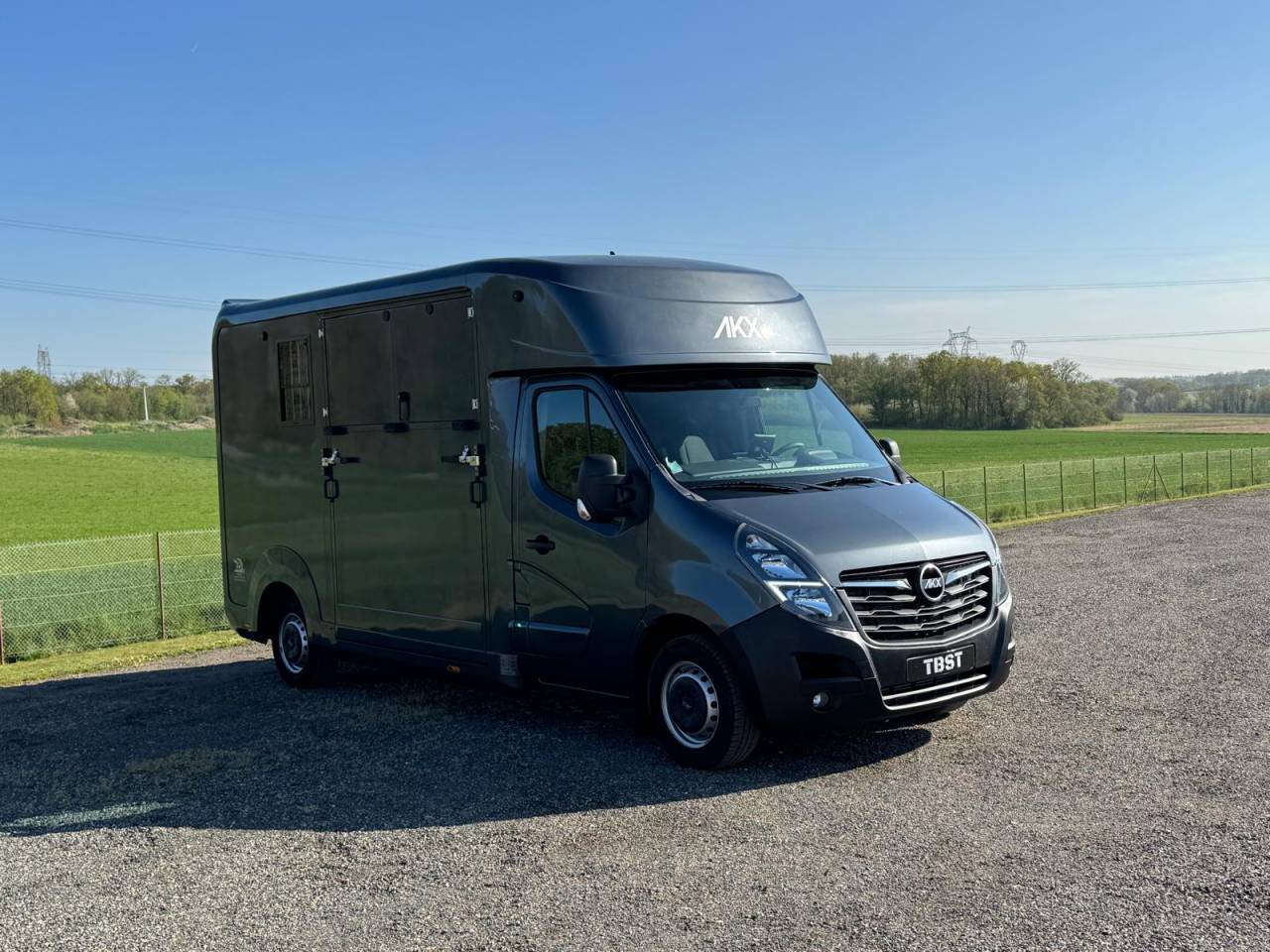 Kleine paardenvrachtwagen (B rijbewijs) AKX Renault 2021 Tweedehands