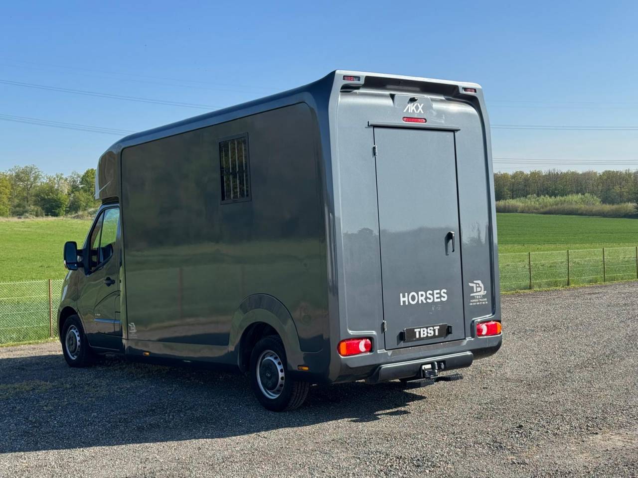 Kleine paardenvrachtwagen (B rijbewijs) AKX Renault 2021 Tweedehands