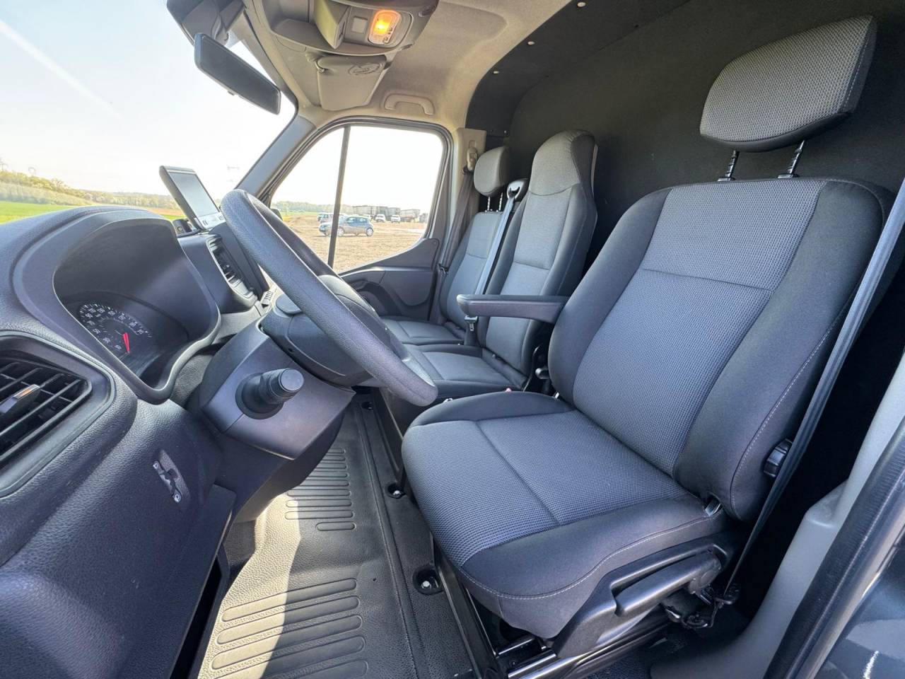 Kleine paardenvrachtwagen (B rijbewijs) AKX Renault 2021 Tweedehands