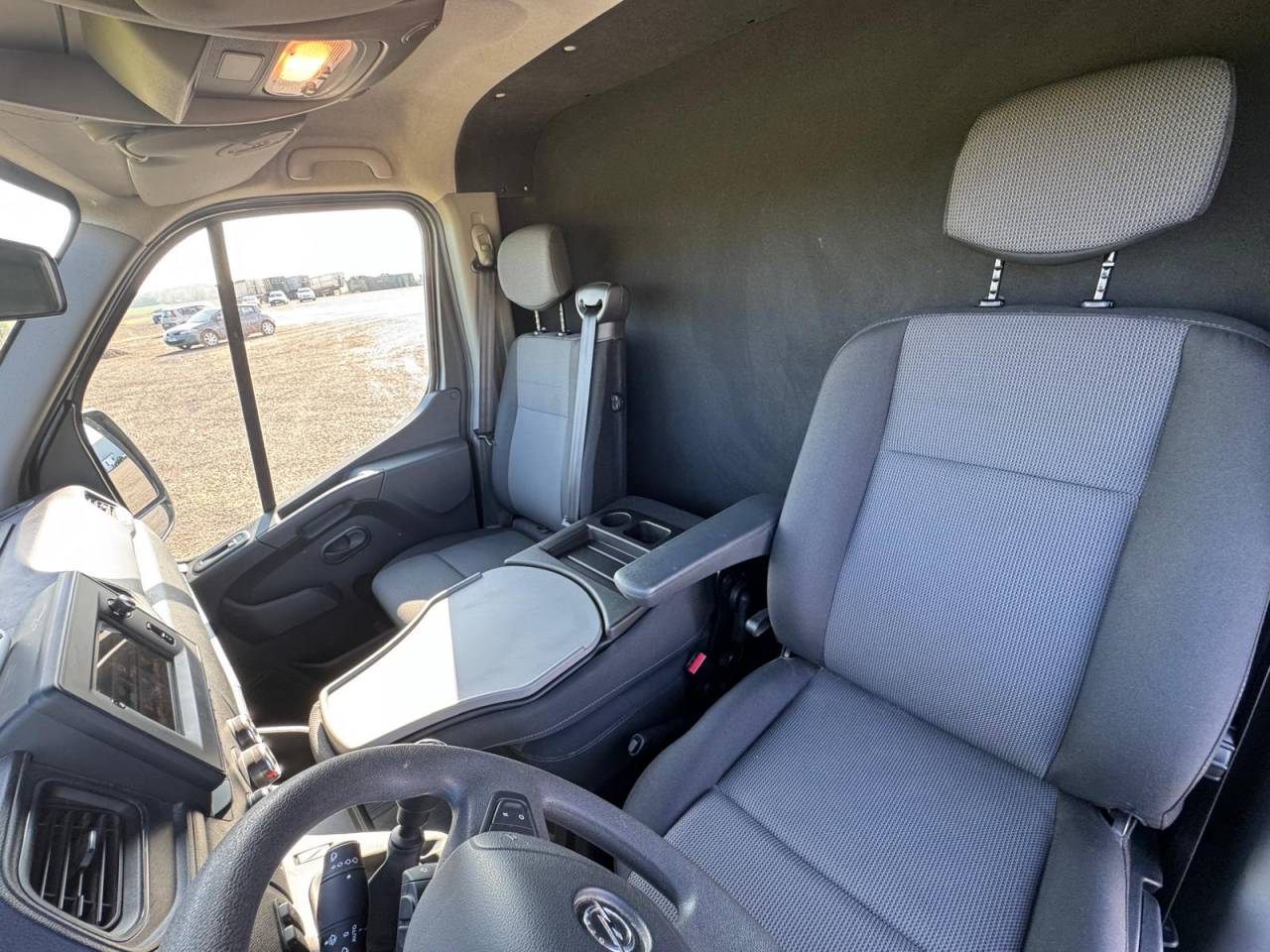 Kleine paardenvrachtwagen (B rijbewijs) AKX Renault 2021 Tweedehands