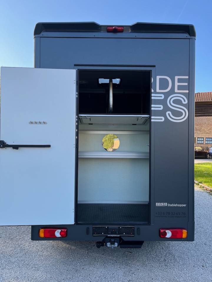 Kleine paardenvrachtwagen (B rijbewijs) Autre marque NISSAN 0 Nieuw