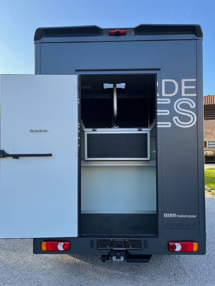 Kleine paardenvrachtwagen (B rijbewijs) Autre marque NISSAN 0 Nieuw