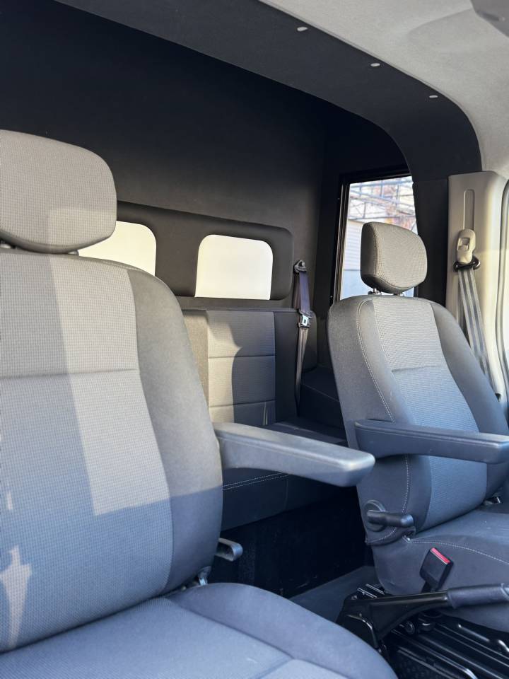 Kleine paardenvrachtwagen (B rijbewijs) AKX AKX 5 places  2023 Tweedehands