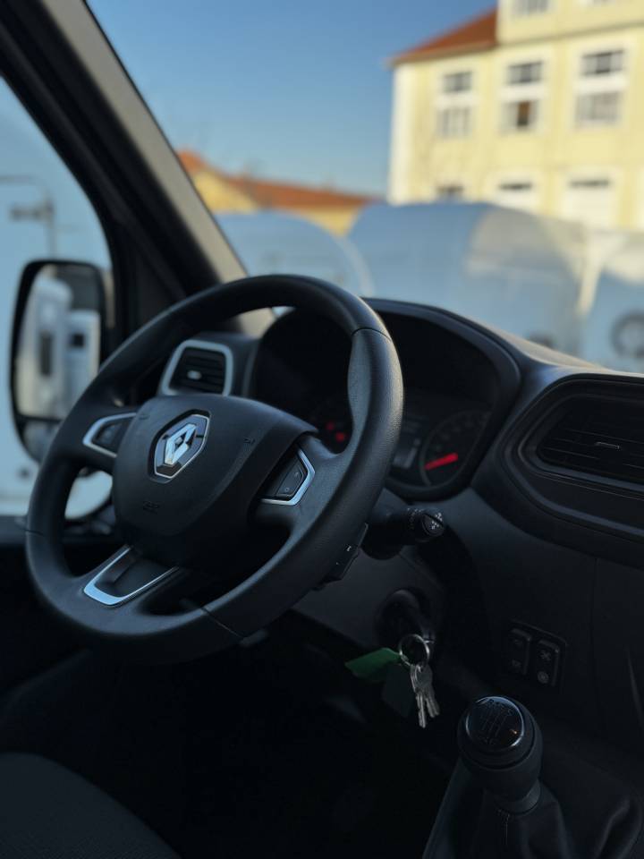 Kleine paardenvrachtwagen (B rijbewijs) AKX AKX 5 places  2023 Tweedehands