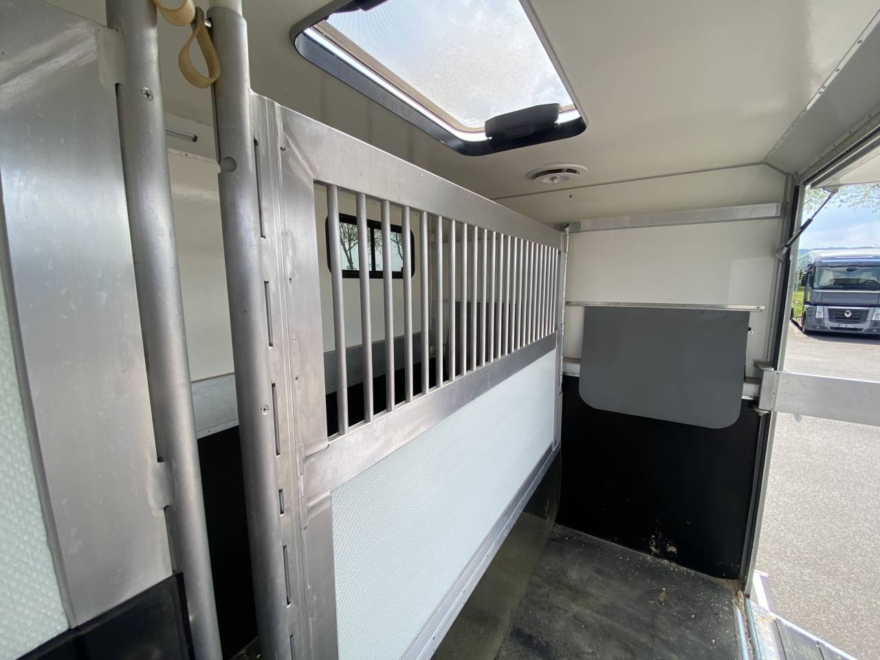 Kleine paardenvrachtwagen (B rijbewijs) Anka  2022 Tweedehands