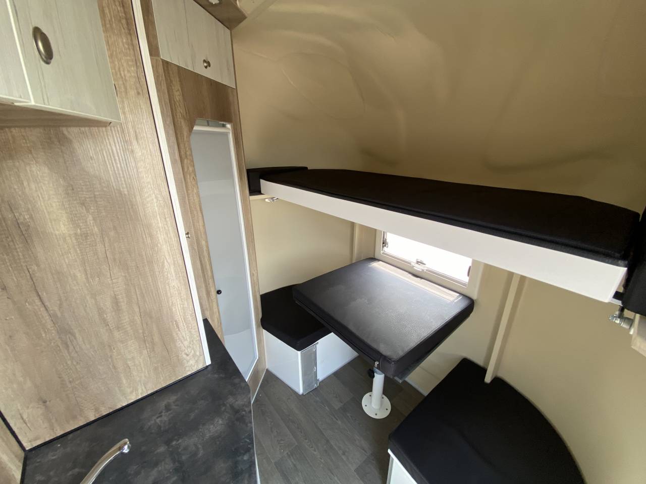 Kleine paardenvrachtwagen (B rijbewijs) Anka  2022 Tweedehands