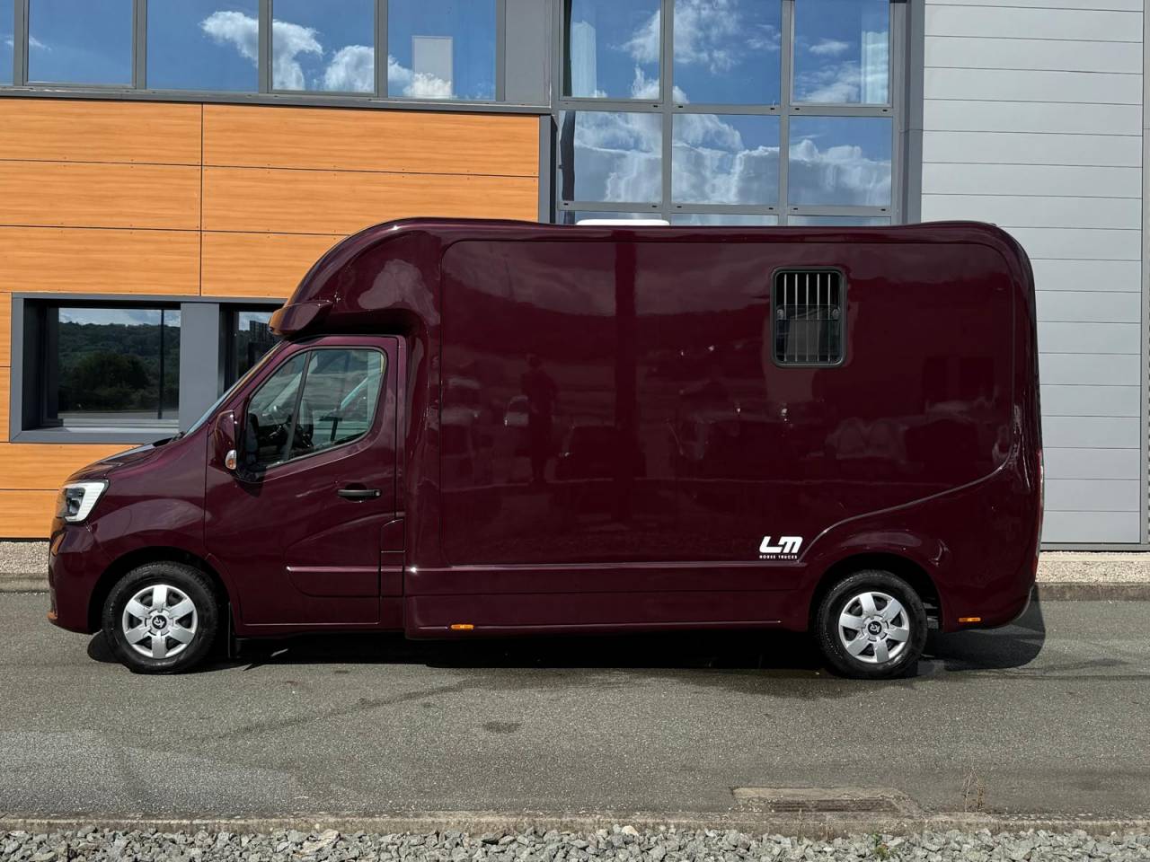 Kleine paardenvrachtwagen (B rijbewijs) Krismar MASTER THEAULT 3 PLACES 2021 Tweedehands