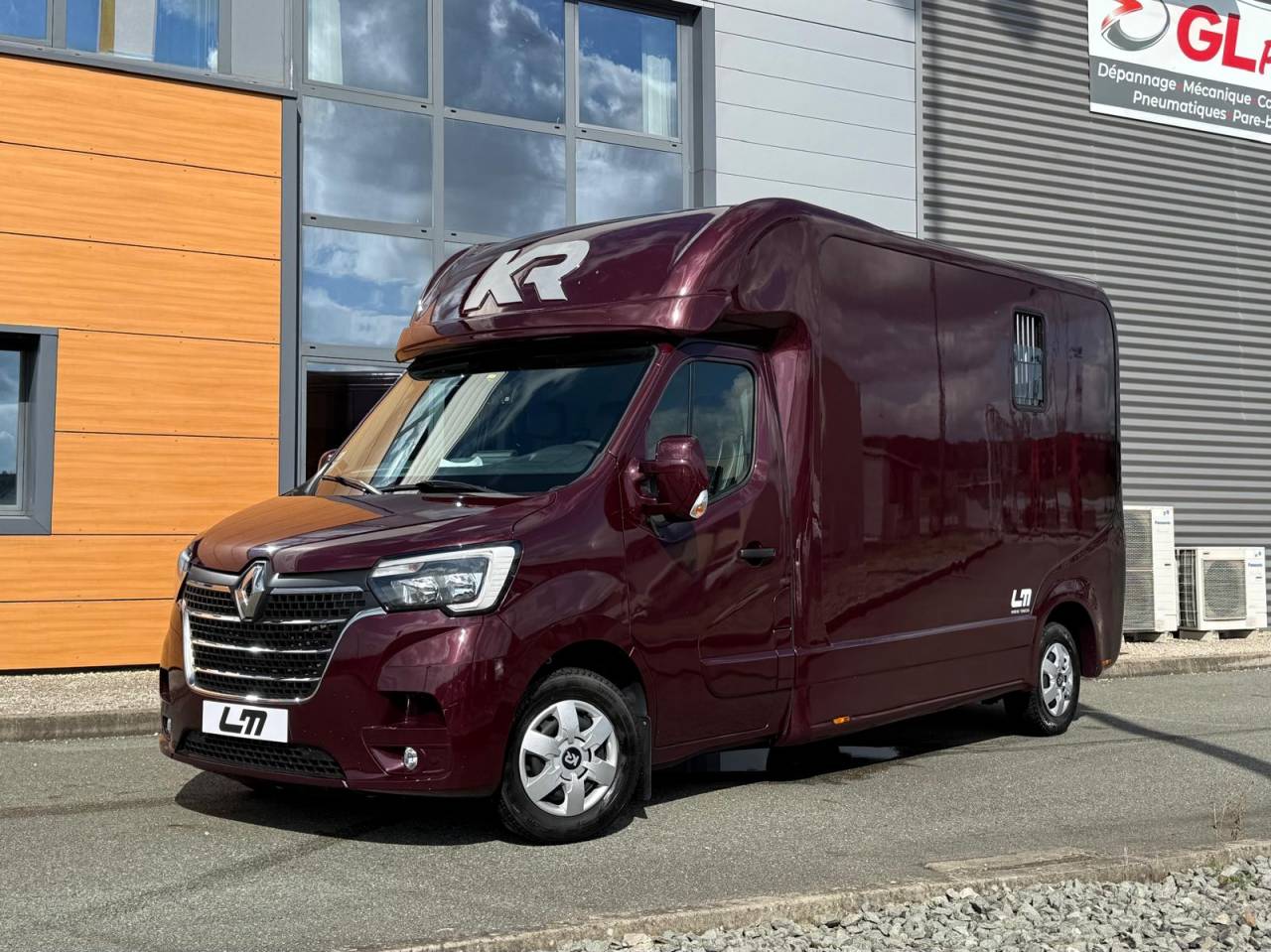 Kleine paardenvrachtwagen (B rijbewijs) Krismar MASTER THEAULT 3 PLACES 2021 Tweedehands