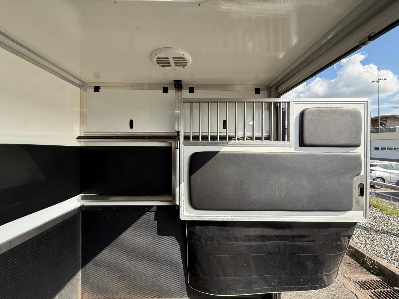 Kleine paardenvrachtwagen (B rijbewijs) Krismar MASTER THEAULT 3 PLACES 2021 Tweedehands