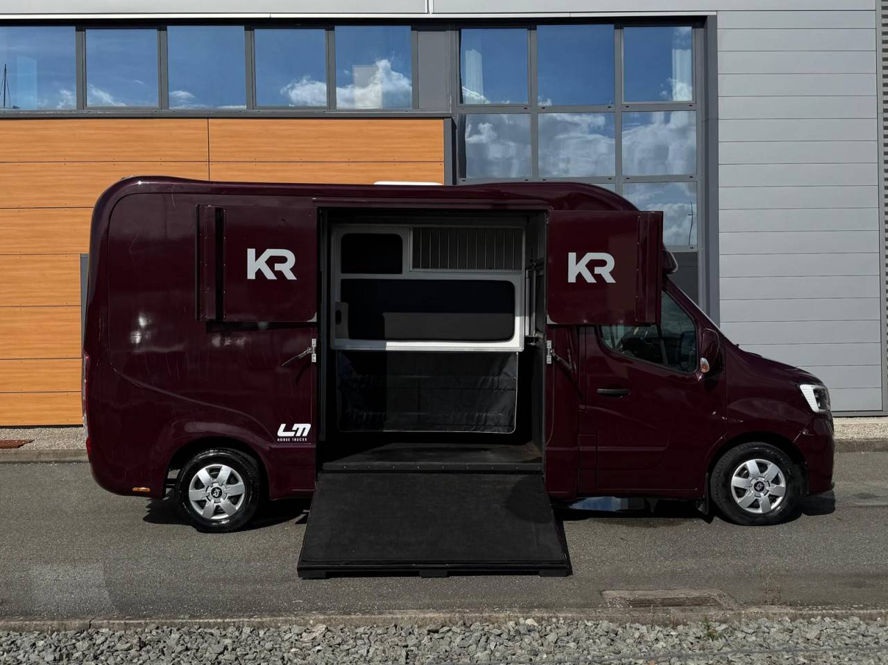 Kleine paardenvrachtwagen (B rijbewijs) Krismar MASTER THEAULT 3 PLACES 2021 Tweedehands