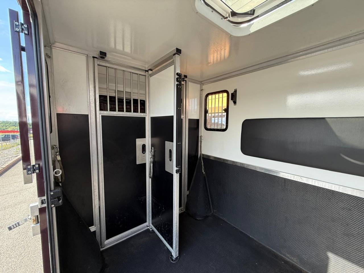 Kleine paardenvrachtwagen (B rijbewijs) Krismar MASTER THEAULT 3 PLACES 2021 Tweedehands