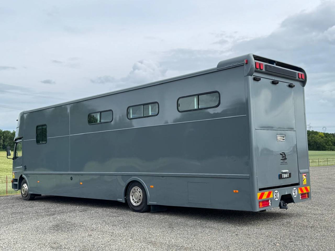 Zware paardenvrachtwagen (groot rijbewijs) Mercedes MERCEDES 2000 Tweedehands