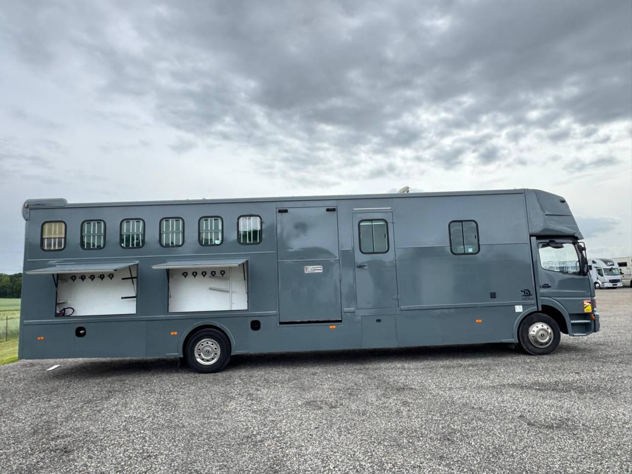 Zware paardenvrachtwagen (groot rijbewijs) Mercedes MERCEDES 2000 Tweedehands