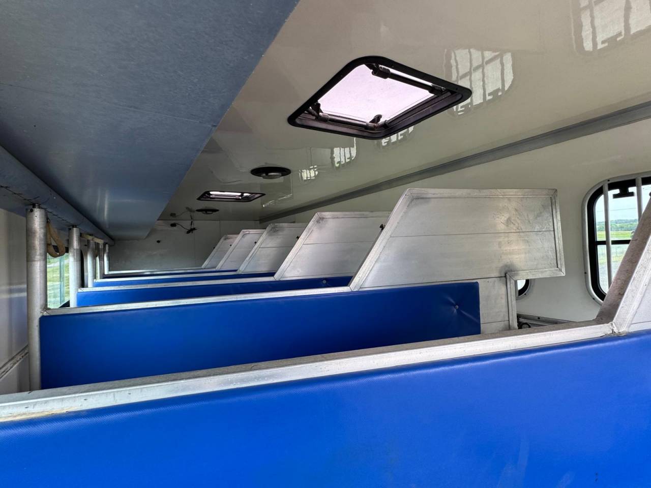 Zware paardenvrachtwagen (groot rijbewijs) Mercedes MERCEDES 2000 Tweedehands