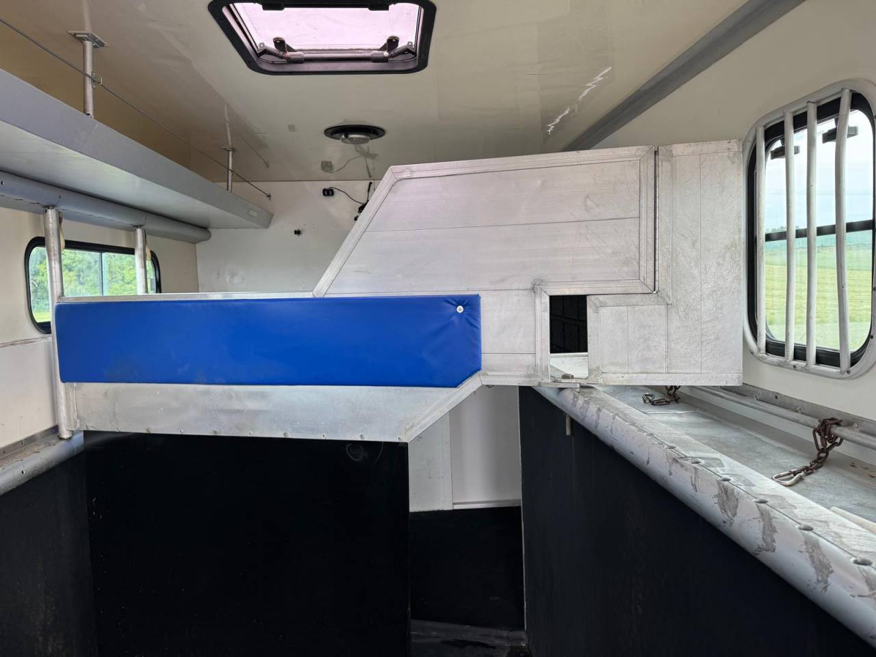 Zware paardenvrachtwagen (groot rijbewijs) Mercedes MERCEDES 2000 Tweedehands