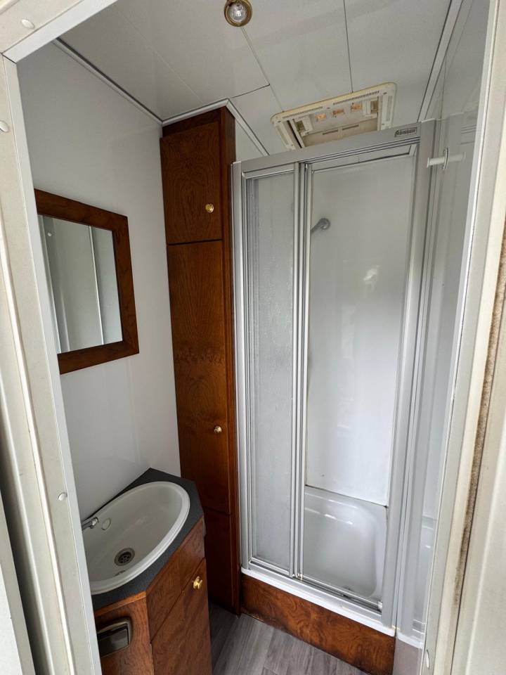 Zware paardenvrachtwagen (groot rijbewijs) Mercedes MERCEDES 2000 Tweedehands