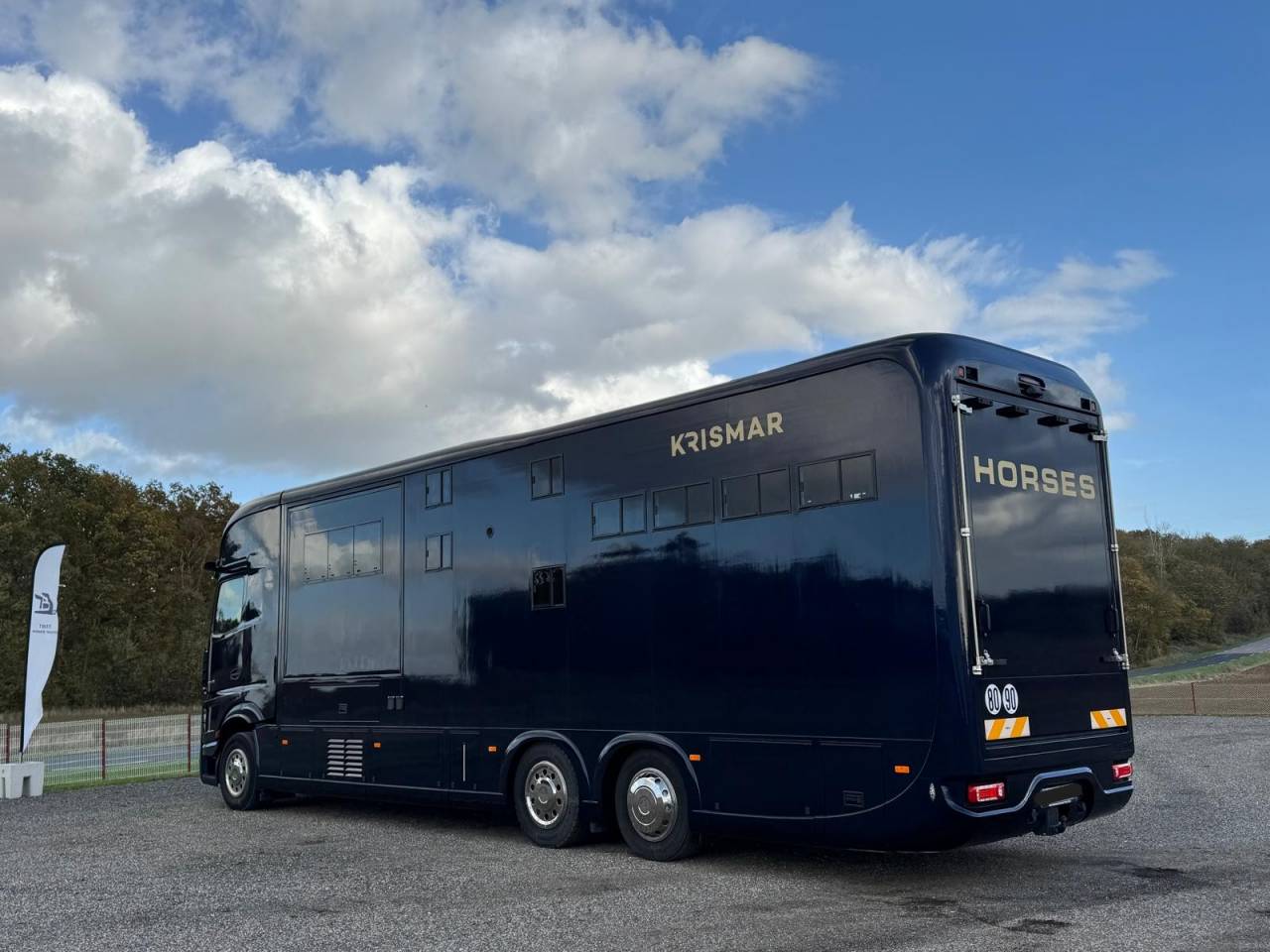 Zware paardenvrachtwagen (groot rijbewijs) Krismar MERCEDES 2021 Tweedehands