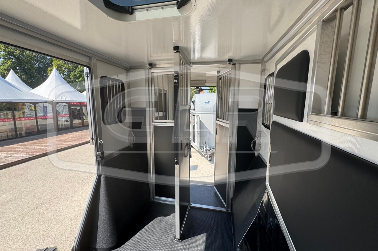 Kleine paardenvrachtwagen (B rijbewijs) Krismar  2025 Nieuw