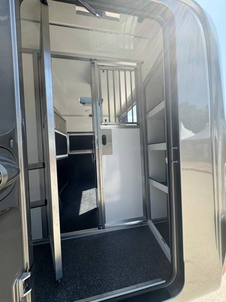 Kleine paardenvrachtwagen (B rijbewijs) Krismar  2025 Nieuw