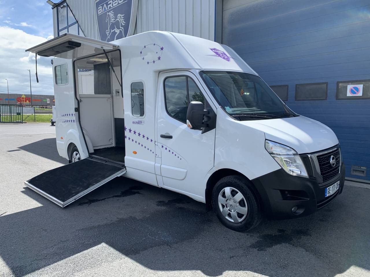 Kleine paardenvrachtwagen (B rijbewijs) Barbot NISSAN NV 400 2022 Tweedehands