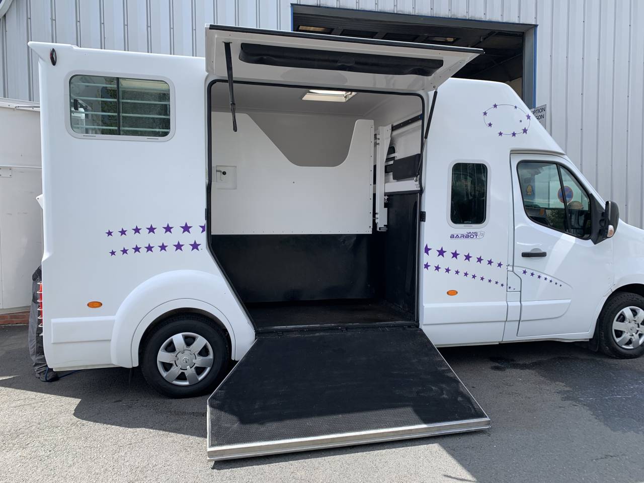 Kleine paardenvrachtwagen (B rijbewijs) Barbot NISSAN NV 400 2022 Tweedehands