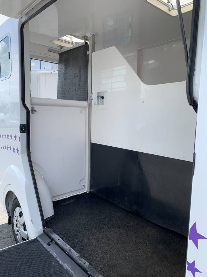 Kleine paardenvrachtwagen (B rijbewijs) Barbot NISSAN NV 400 2022 Tweedehands