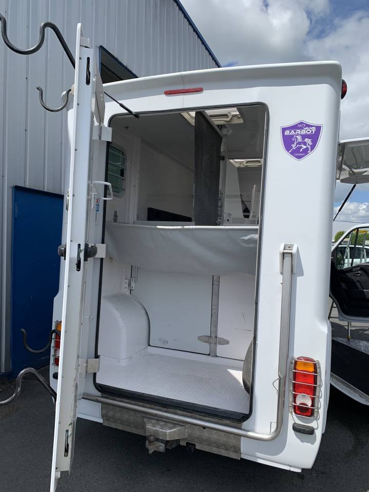 Kleine paardenvrachtwagen (B rijbewijs) Barbot NISSAN NV 400 2022 Tweedehands