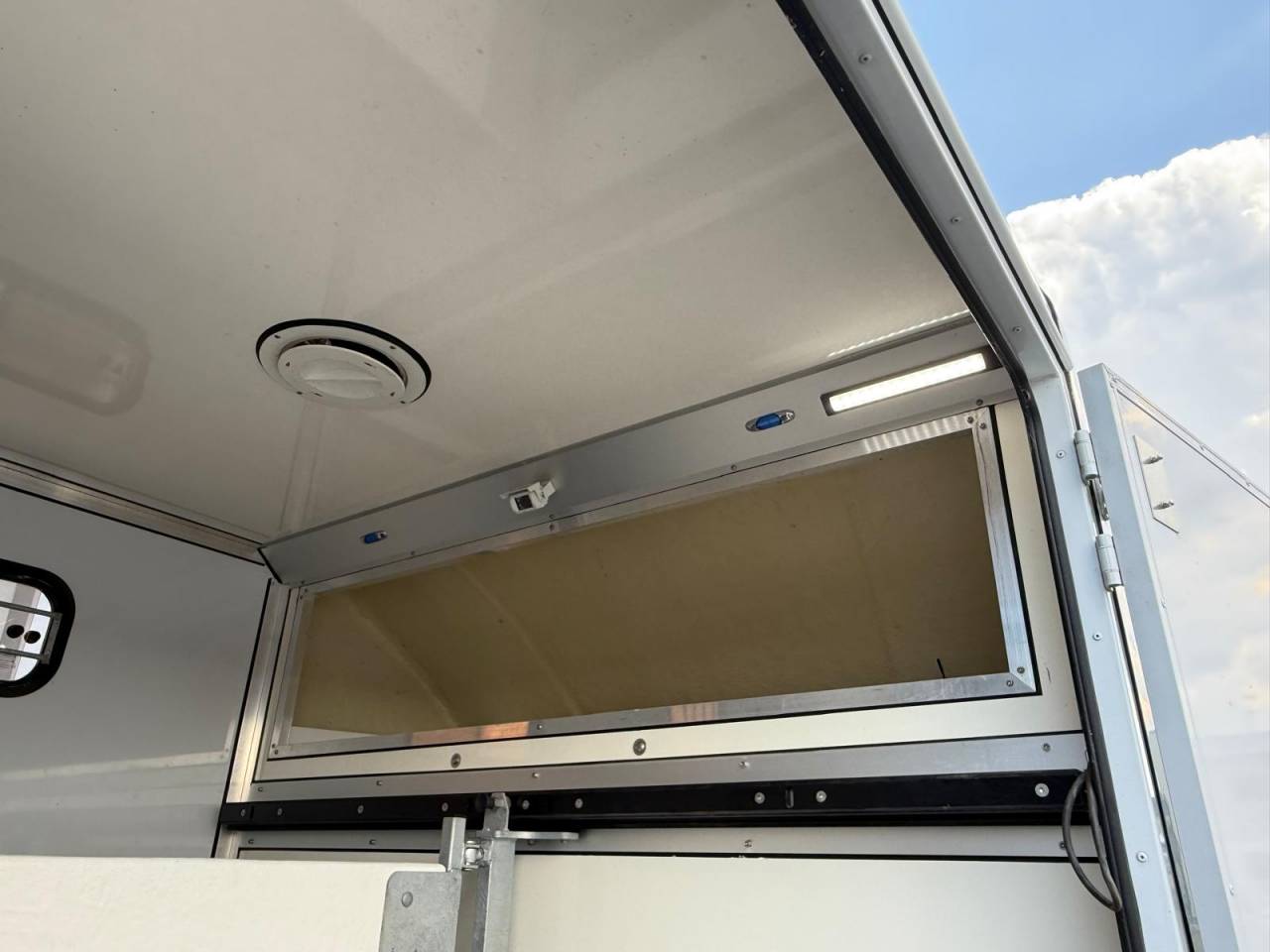 Kleine paardenvrachtwagen (B rijbewijs) Cavalcar NV 400  2021 Tweedehands