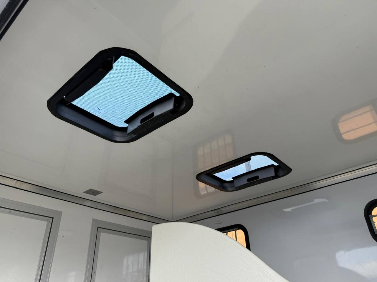 Kleine paardenvrachtwagen (B rijbewijs) Cavalcar NV 400  2021 Tweedehands