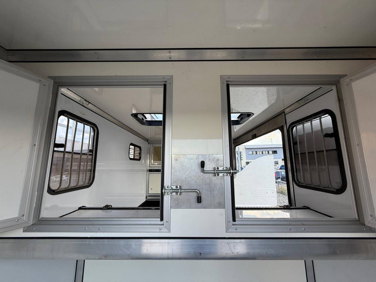 Kleine paardenvrachtwagen (B rijbewijs) Cavalcar NV 400  2021 Tweedehands