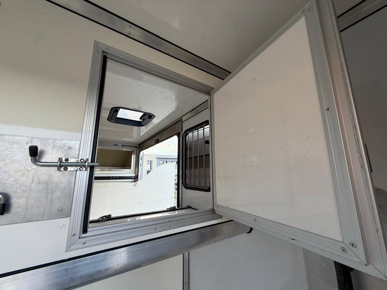 Kleine paardenvrachtwagen (B rijbewijs) Cavalcar NV 400  2021 Tweedehands