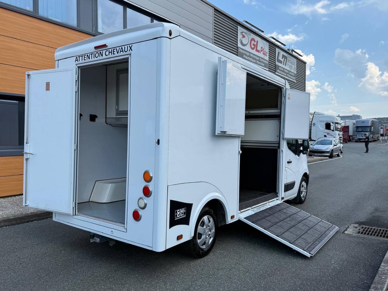 Kleine paardenvrachtwagen (B rijbewijs) Cavalcar NV 400  2021 Tweedehands