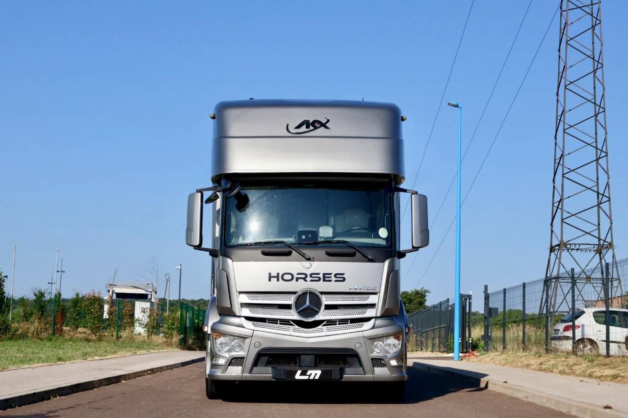 Zware paardenvrachtwagen (groot rijbewijs) AKX MERCEDES-ACTROS 2018 Tweedehands