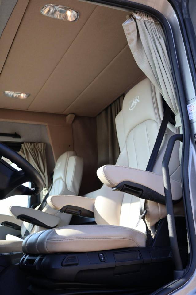 Zware paardenvrachtwagen (groot rijbewijs) AKX MERCEDES-ACTROS 2018 Tweedehands