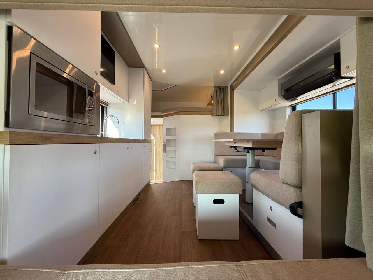 Zware paardenvrachtwagen (groot rijbewijs) AKX MERCEDES-ACTROS 2018 Tweedehands