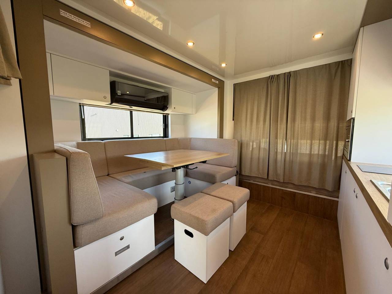 Zware paardenvrachtwagen (groot rijbewijs) AKX MERCEDES-ACTROS 2018 Tweedehands