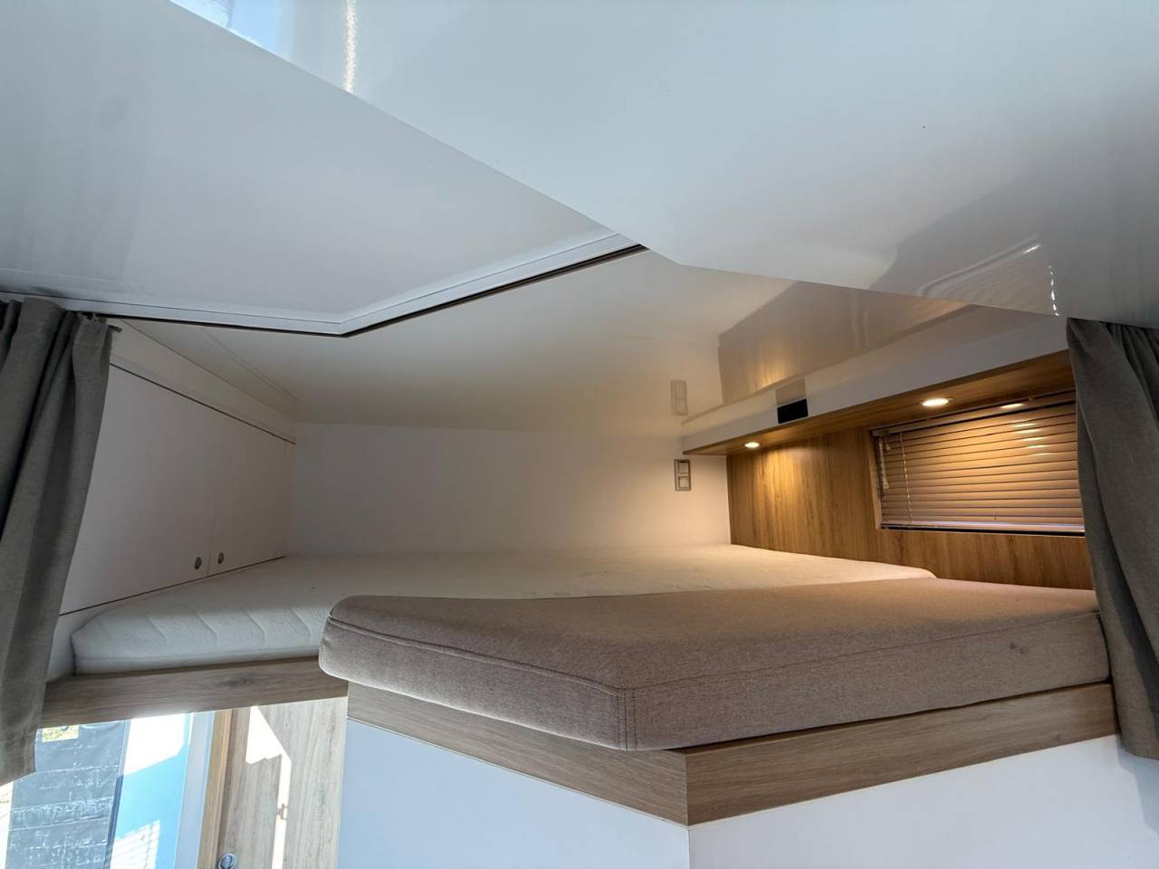 Zware paardenvrachtwagen (groot rijbewijs) AKX MERCEDES-ACTROS 2018 Tweedehands