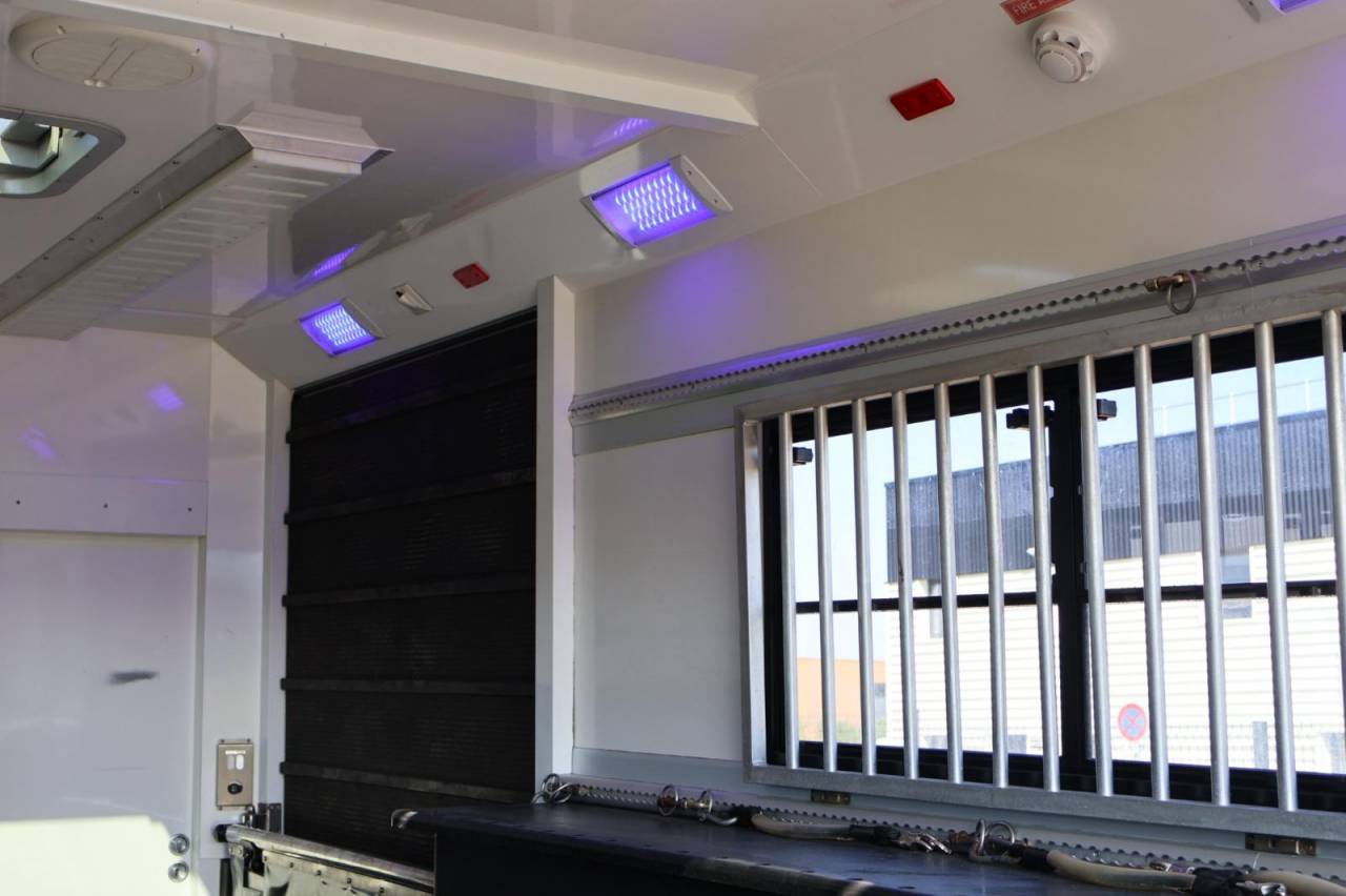 Zware paardenvrachtwagen (groot rijbewijs) AKX MERCEDES-ACTROS 2018 Tweedehands