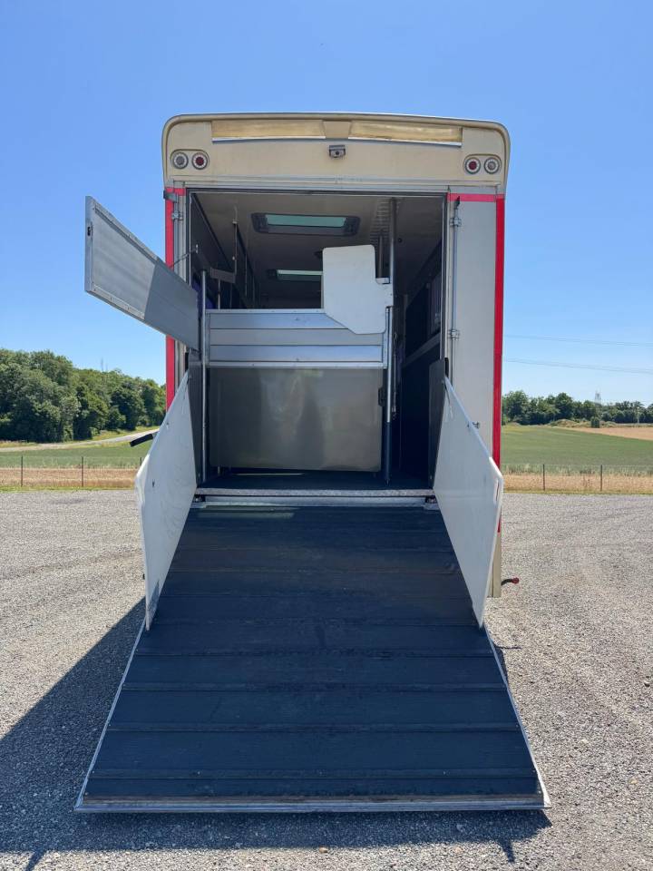 Zware paardenvrachtwagen (groot rijbewijs) Iveco STX 2007 Tweedehands