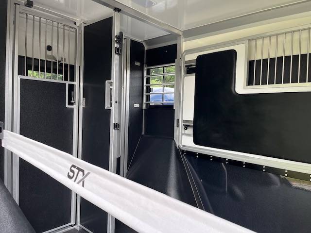 Kleine paardenvrachtwagen (B rijbewijs) STX Master 2025 2025 Nieuw