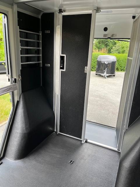 Kleine paardenvrachtwagen (B rijbewijs) STX Master 2025 2025 Nieuw