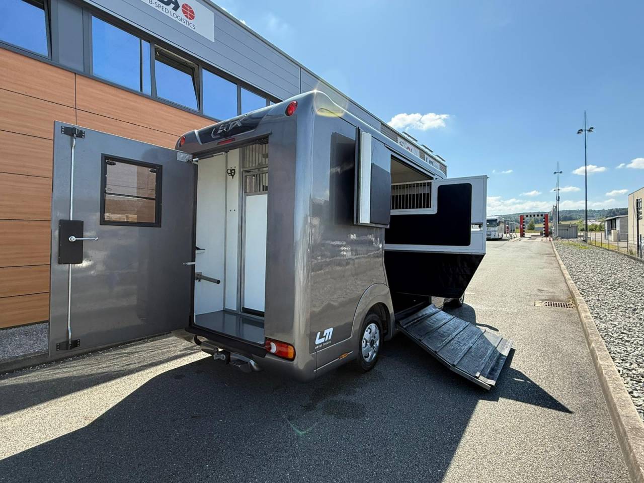 Kleine paardenvrachtwagen (B rijbewijs) STX STALLE 5 PLACES 165CH 2015 Tweedehands