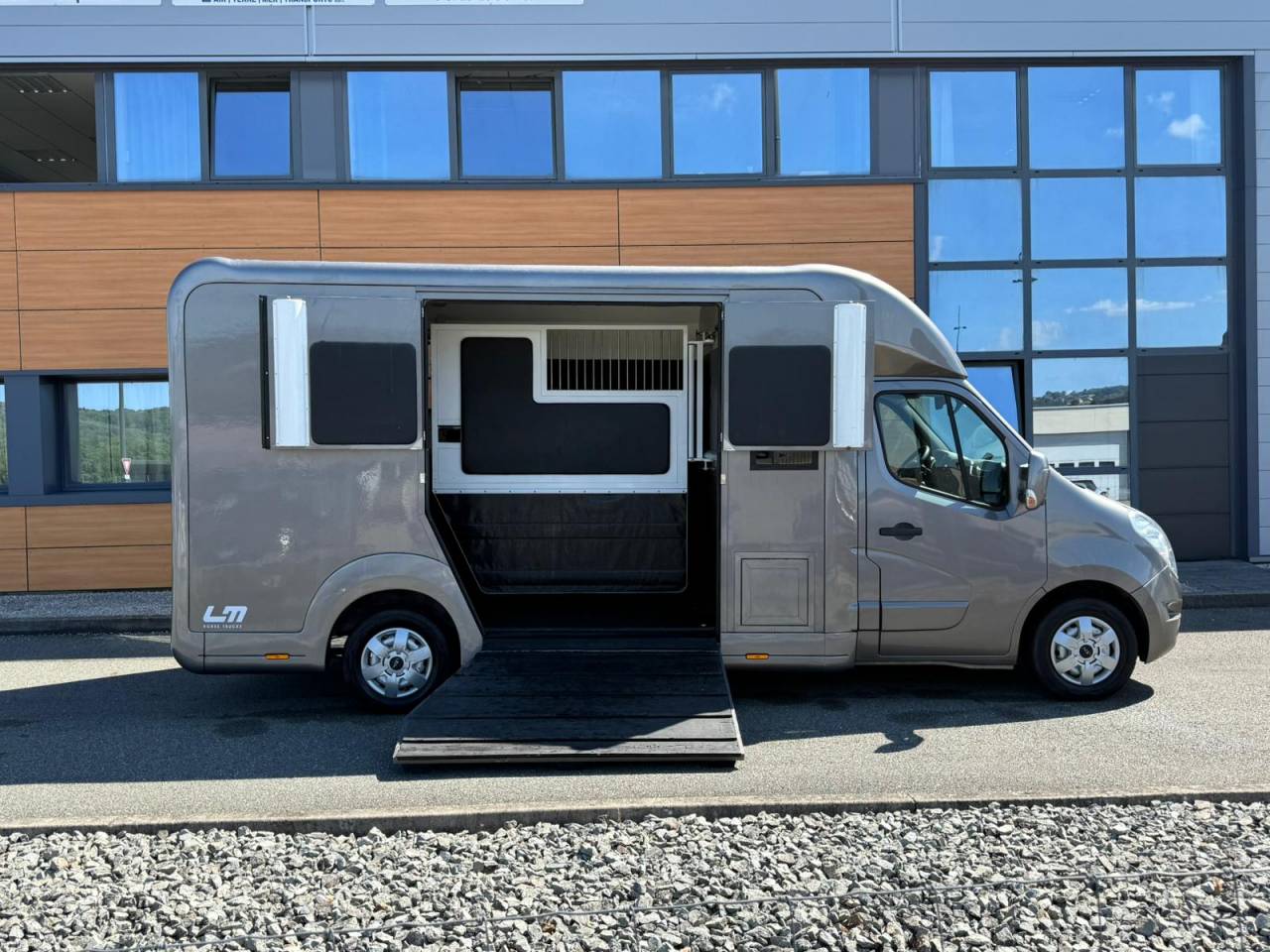 Kleine paardenvrachtwagen (B rijbewijs) STX STALLE 5 PLACES 165CH 2015 Tweedehands