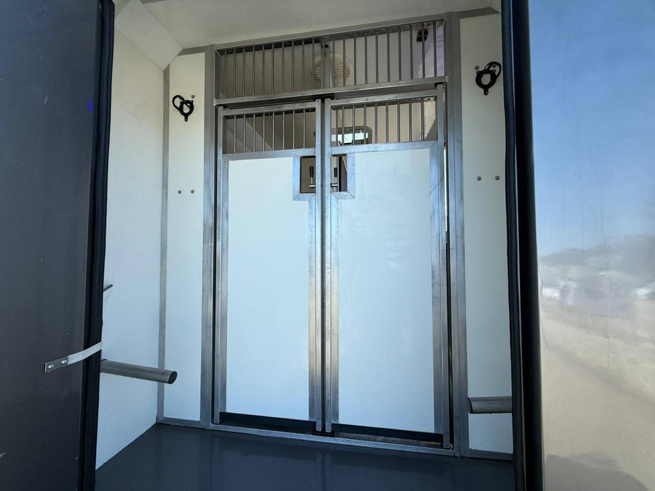 Kleine paardenvrachtwagen (B rijbewijs) STX STALLE 5 PLACES 165CH 2015 Tweedehands