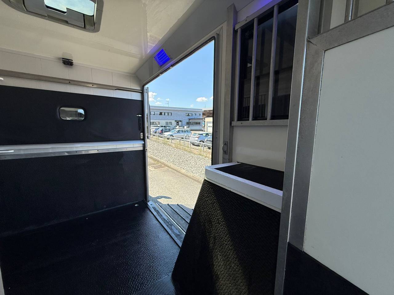 Kleine paardenvrachtwagen (B rijbewijs) STX STALLE 5 PLACES 165CH 2015 Tweedehands