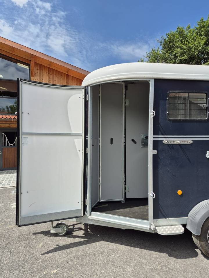 Paardentrailers Fautras Oblic trophé Stall 2 Paarden 2024 Tweedehands